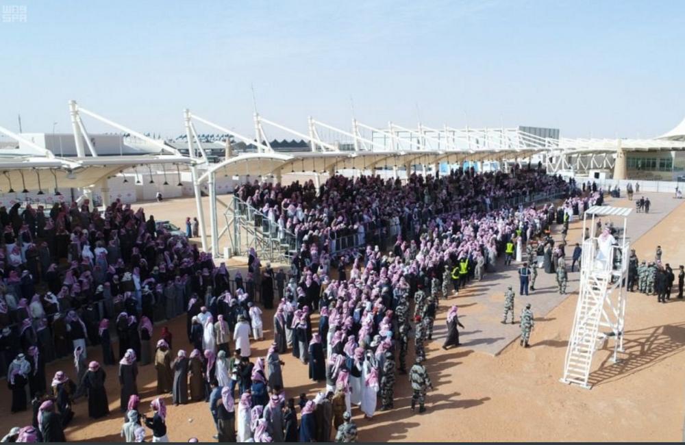 Camel beauty contest pulls huge crowds of Saudis and foreigners