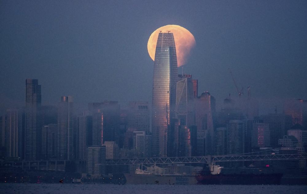 Partial lunar eclipse witnessed in Al-Khobar in the Eastern Province. -SPA