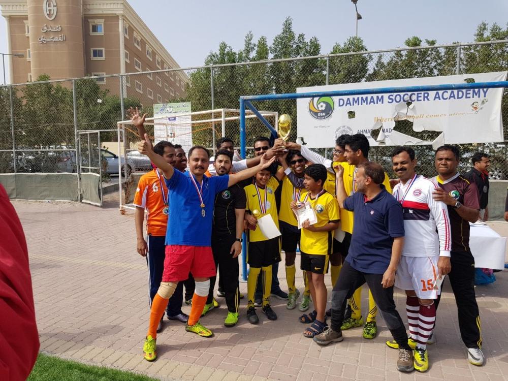 EC member Ramiz presenting the junior Top Scorer trophy to Ayaan.