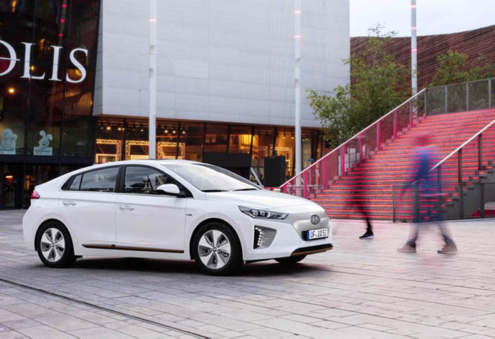 Electric car market logs rapid growth