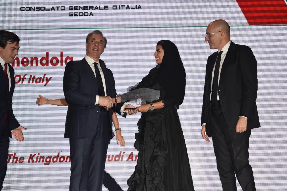 Italian Ambassador to Saudi arabia Luca Ferrari honoring Aseel Al-Hamad. — SG photos by Abdulaziz Hammad
