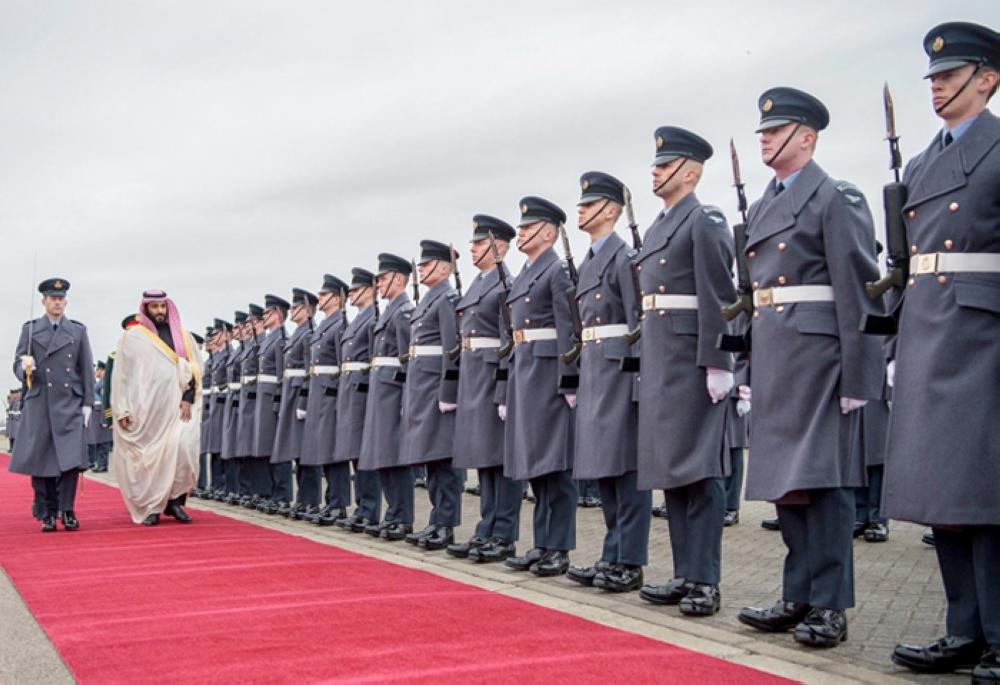 Crown Prince Muhammad Bin Salman, deputy premier and minister of defense, inspects a guard of honor during his visit to meet British Defense Secretary Gavin Williamson in London on Friday. They signed two memoranda and arrangements for strengthening defense capabilities and deepening cooperation and partnership through the transfer and localization of technology, industrial partnership, training, research and development and technical consultation in line with the Kingdom’s Vision 2030. The Crown Prince also inspected a number of British BAE Systems products made by Saudi trainees through the participation of Saudi companies working in the military field. — SPA 