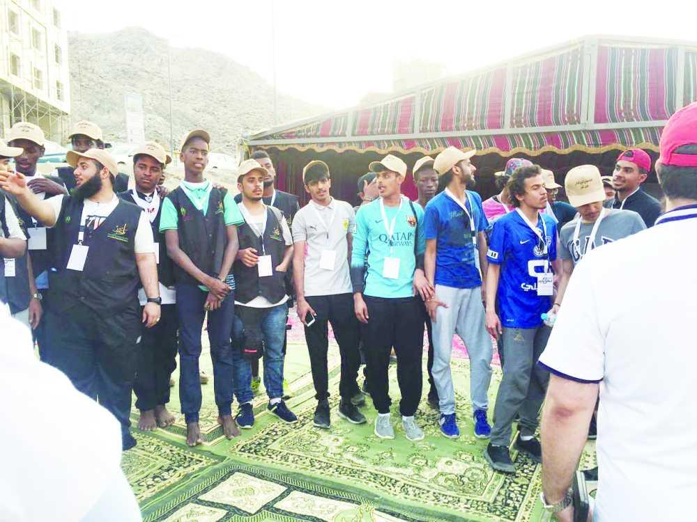 The volunteers get instructions from a tour guide during the cleanup drive at Mount Ghar Thour in Makkah on Saturday. — Courtesy Al-Madina