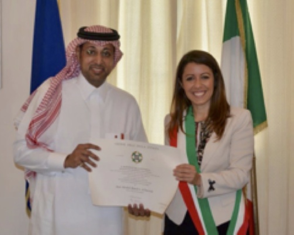 Italian Consul General Elisabetta Martini and Khalid Aldarwish, a businessman and CEO of Manuel Market, at the honoring ceremony. — Courtesy photo