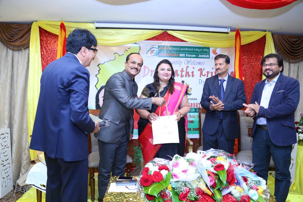 Karnataka NRIs felicitates Dr. Arathi in Jeddah