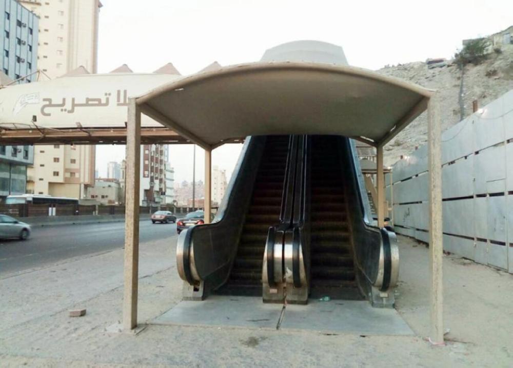 One of the escalators built by the municipality near a pedestrian bridge in Makkah four years ago. — Okaz photo