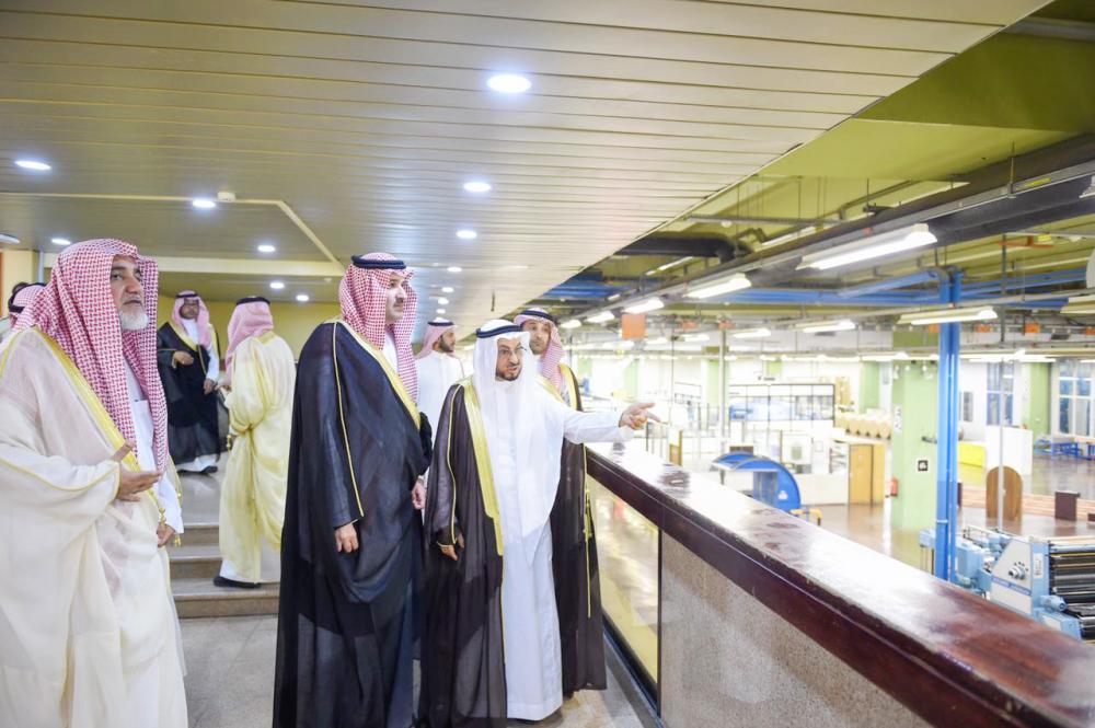 Madinah Emir Prince Faisal Bin Salman, accompanied by Minister of Islamic Affairs Saleh Al-Asheikh, visits the King Fahd Qur’an Printing Complex.