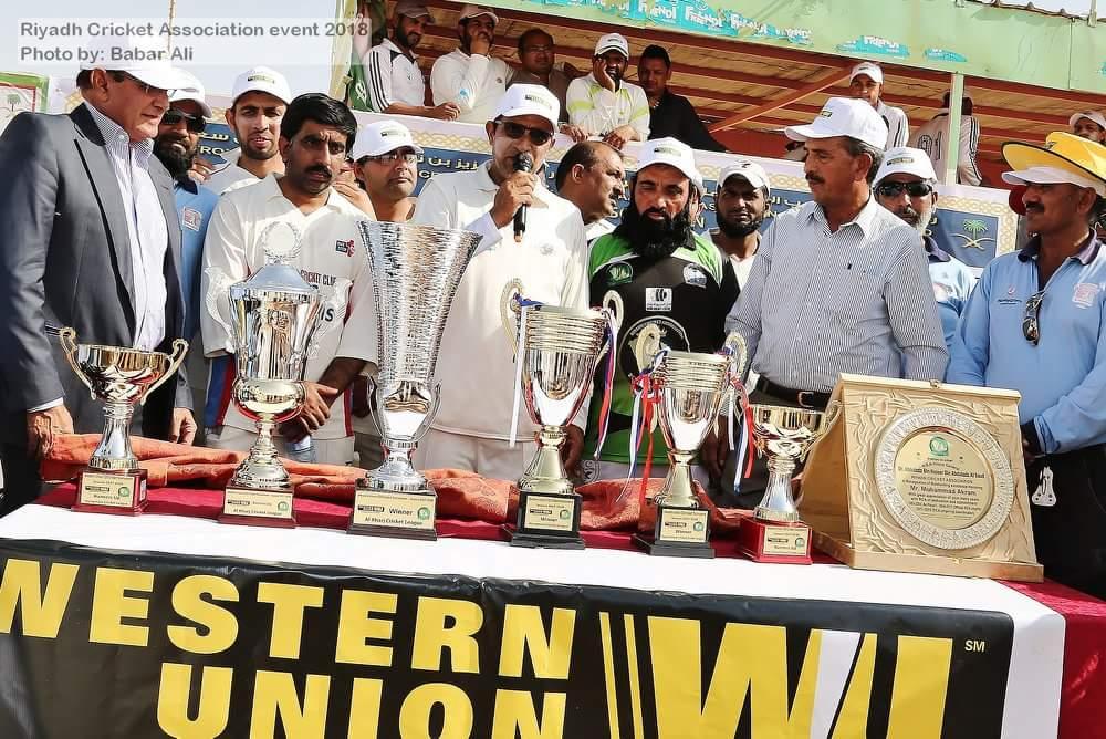 Anwar Hussain Khan from Western Union inaugurating the tournament.