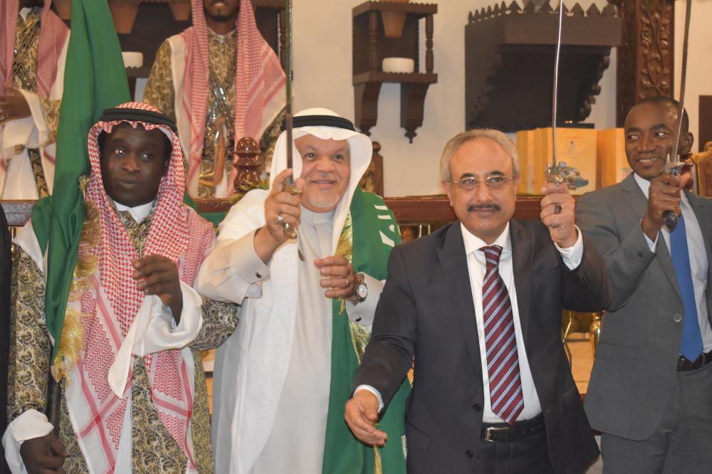 MOFA hosts diplomats, spouses at Al-Tayebat Museum