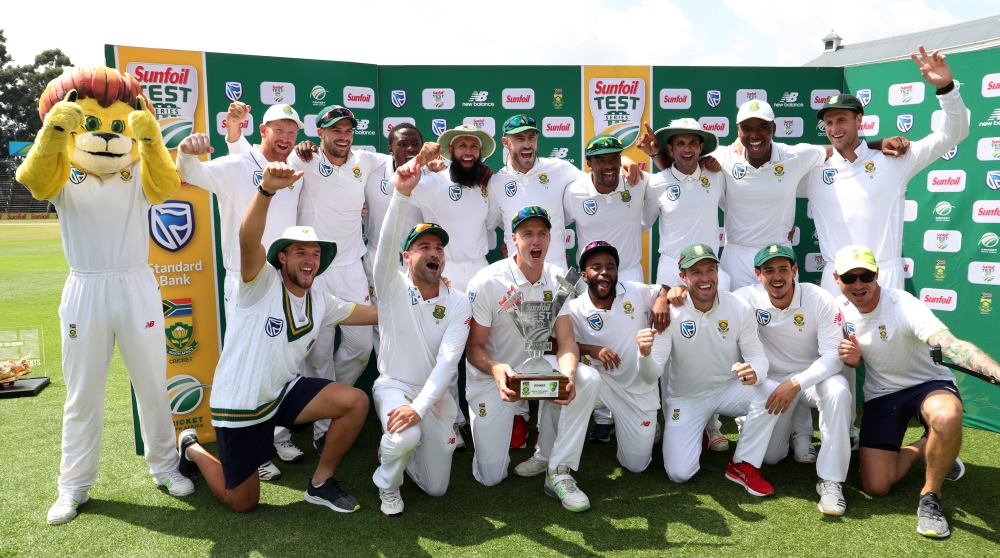 South African players celebrate with the trophy after winning the series 3-1 against the Australians during the Fourth Test match between South Africa and Australia at the New Wanderers Stadium in Johannesburg, South Africa, Tuesday.  — AFP