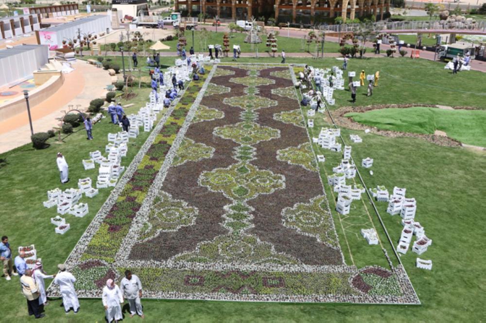 Prince Sultan launches 14th Taif Rose Festival