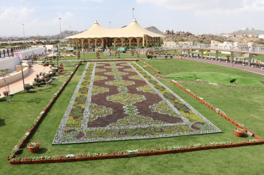 Prince Sultan launches 14th Taif Rose Festival