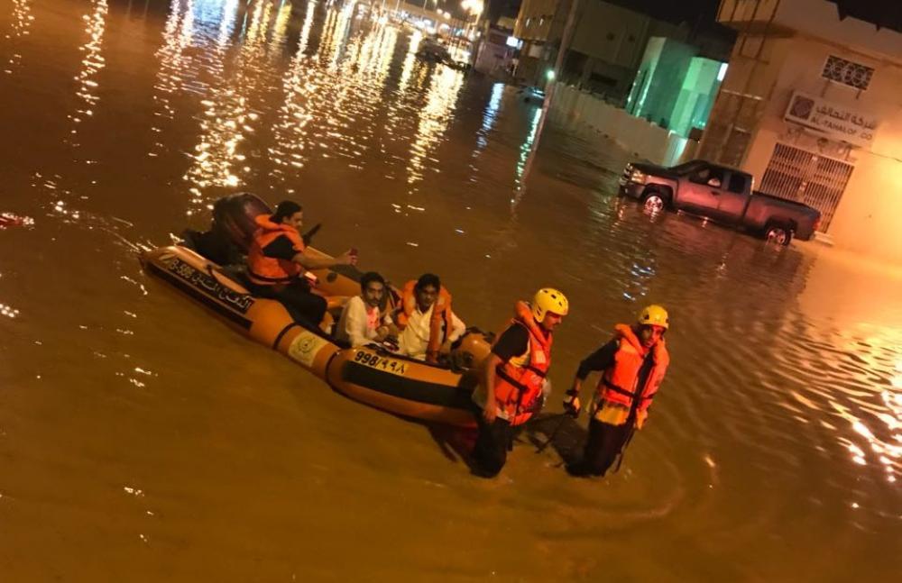 Al-Jouf Civil Defense rescues people trapped in floods