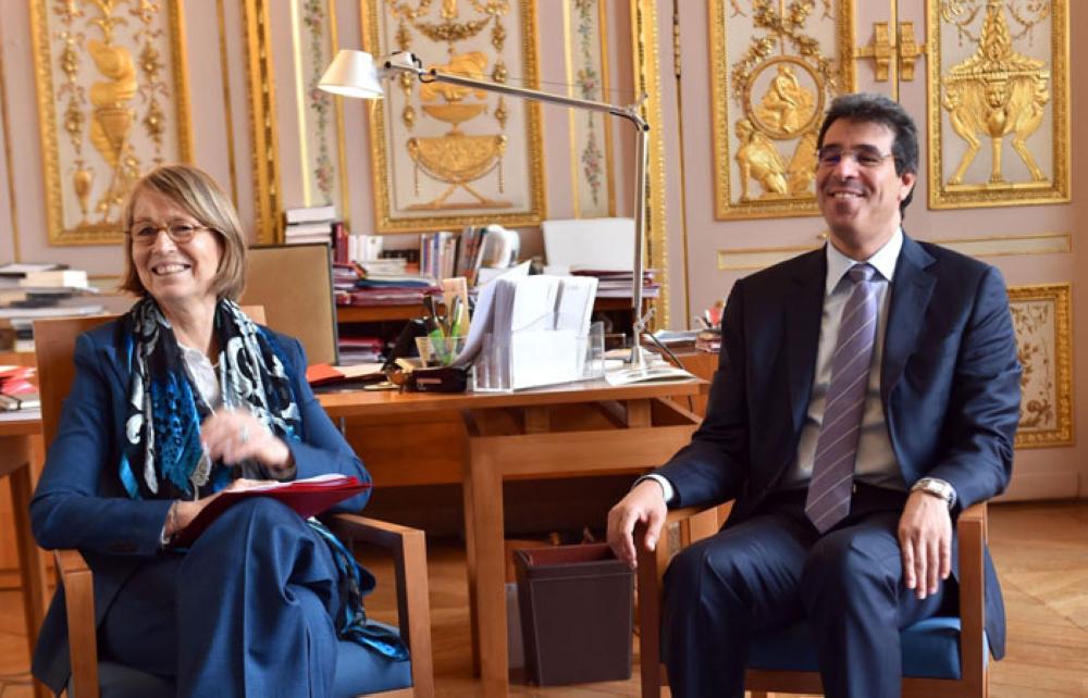 Saudi Minister of Culture and Information Awwad Al-Awwad signs an agreement with French Minister of Culture Francoise Nyssen in Paris on Monday.  — SPA 

