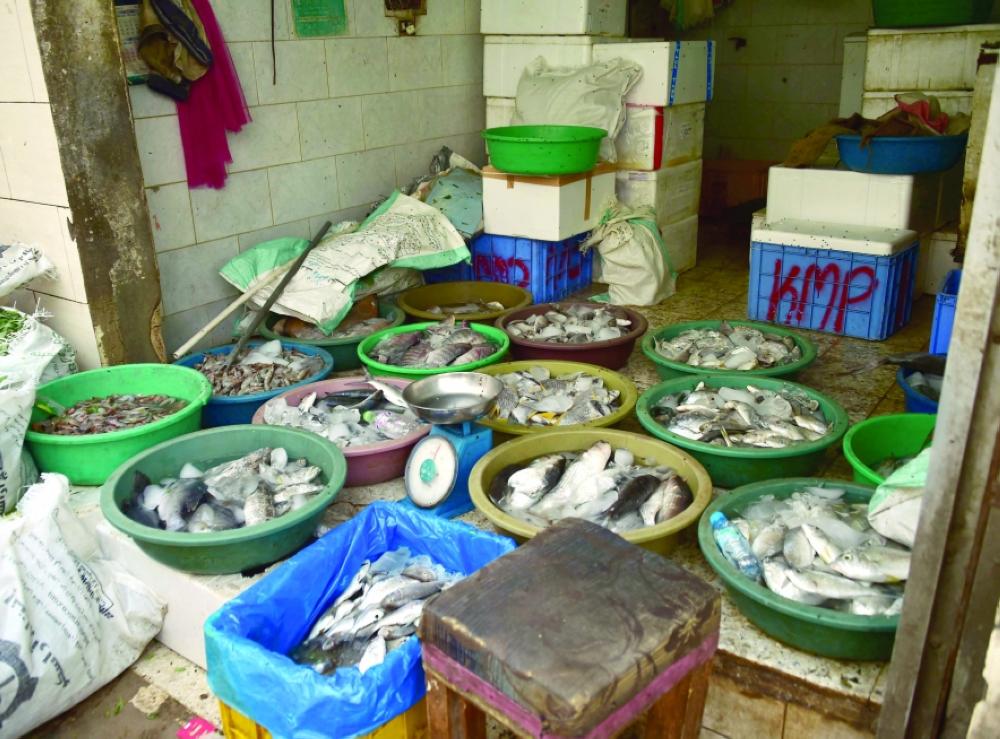 Vendors sell a variety of fish at lowest prices in South Jeddah's Burmese market. They keep fish in water and ice and sell for SR25 per kg. — Courtesy photo