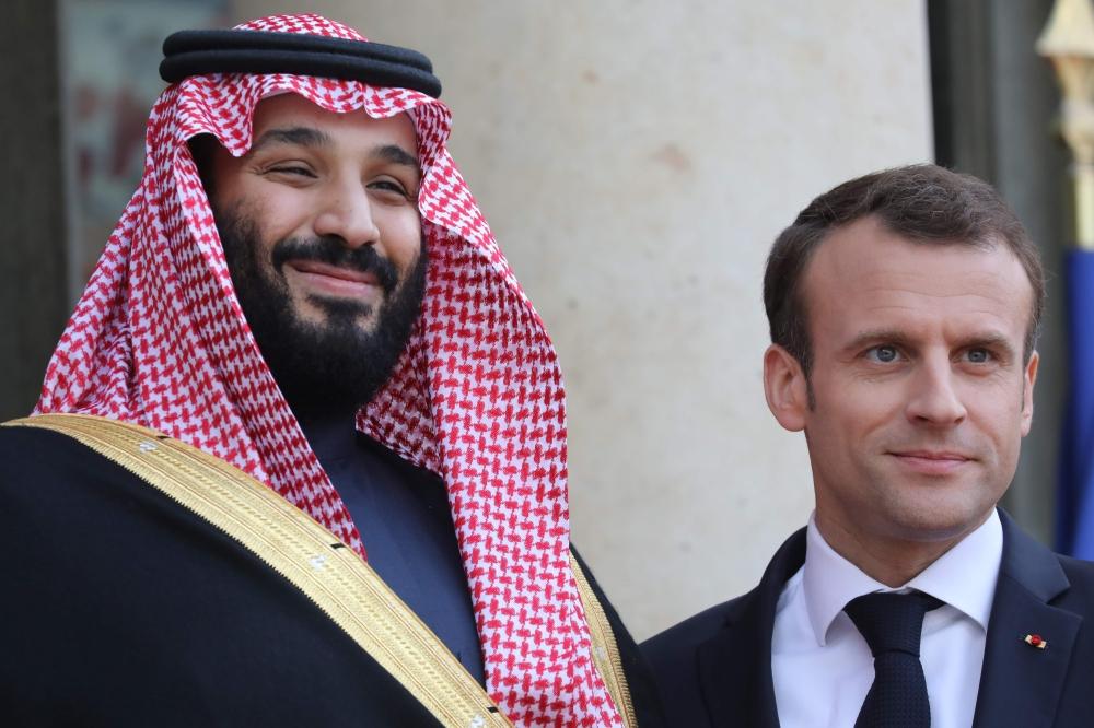 French President Emmanuel Macron (R) welcomes Saudi Arabia's Crown Prince Muhammad Bin Salman upon his arrival at the Elysee Presidential palace for a meeting on April 10, 2018 in Paris. — AFP