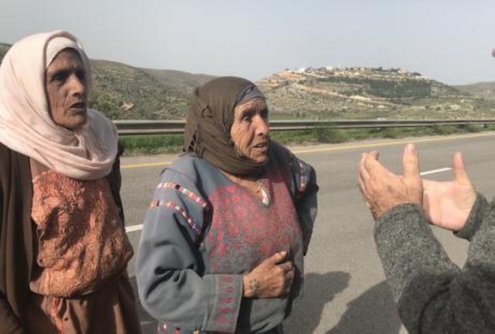 
Farming sisters Fadeyeh and Ne’ameh on their two-mile walk to tend their land. 

