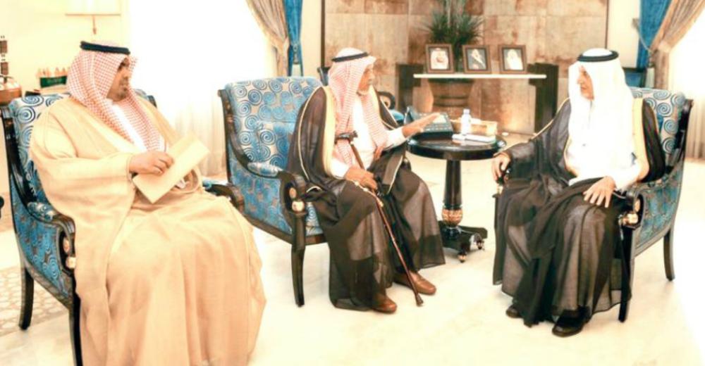 Makkah Emir Prince Khaled Al-Faisal with elders of a Taif tribe who came to apologize for the behavior of some of the tribe members. — Okaz photo