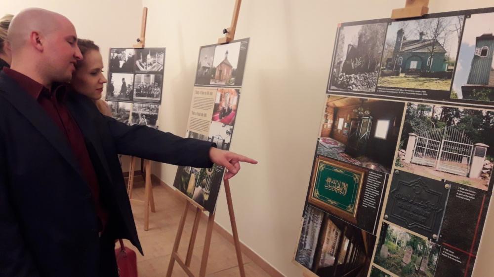 Indian Ambassador Ahmad Javed showed his deep interest in the exhibition