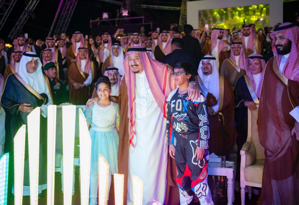  King Salman places the last baton of the Qiddiya logo to launch the Qiddiya project during a ceremony in Riyadh on Saturday. - SPA photos