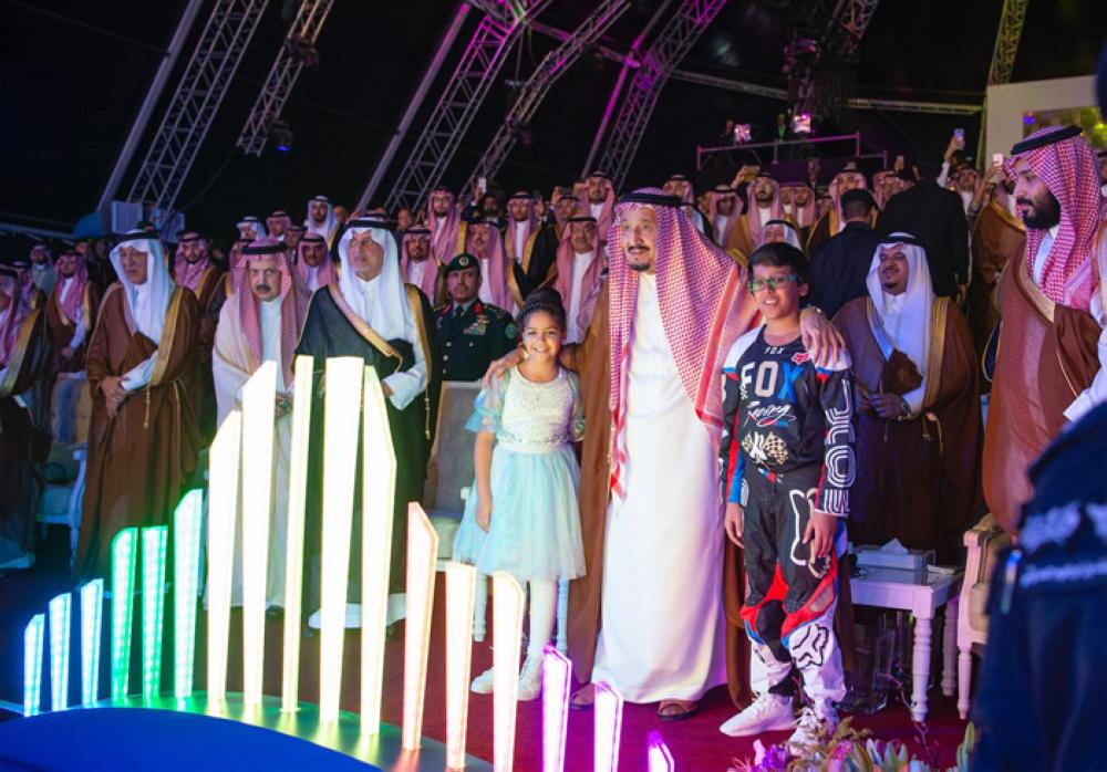  King Salman places the last baton of the Qiddiya logo to launch the Qiddiya project during a ceremony in Riyadh on Saturday. - SPA photos