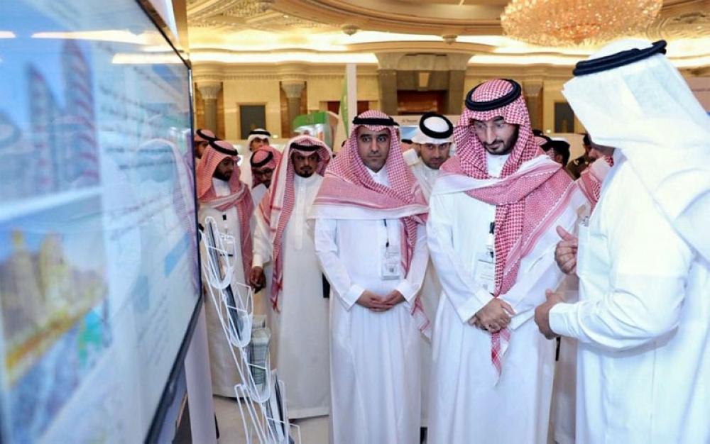 Deputy Emir of Makkah Prince Abdullah Bin Bandar being briefed on the salient features of the new airport in Jeddah. — Okaz photo