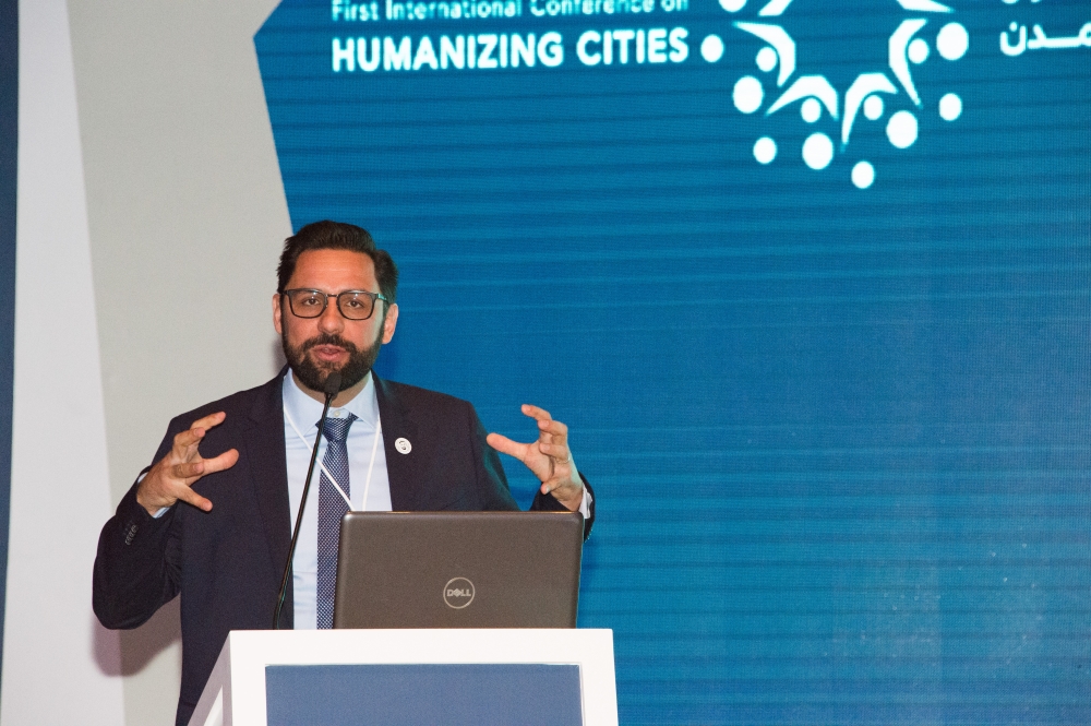  Lukas Sokol describes the humanizing parameters behind Abu Dhabi’s community planning.
