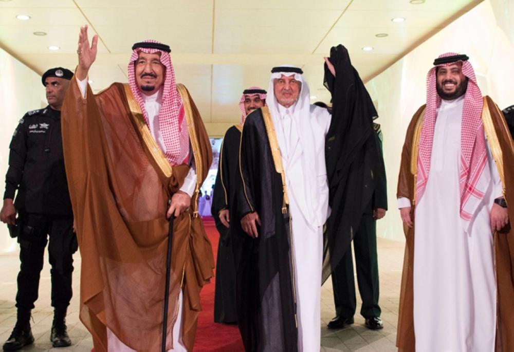 King Salman hands King's Cup to Al-Ittihad club