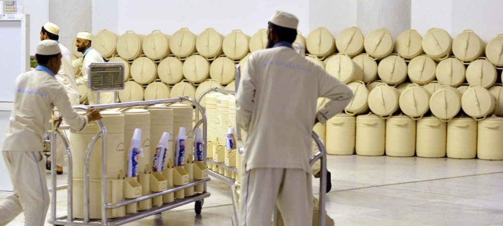 he Presidency for the Affairs of the Two Holy Mosques has recruited more than 10,000 male and female employees and seasonal workers to cater to the needs of Umrah pilgrims during the fasting month. This is in addition to a large number of men and women involved in keeping the areas around the Grand Mosque clean. — SPA