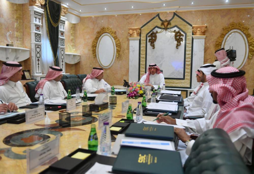  Minister of Culture and Information Awwad Al-Awwad chairs a meeting of the Board of Directors of the Saudi Broadcasting Corporation at the headquarters of the Information Ministry in Riyadh on Sunday. -- SPA