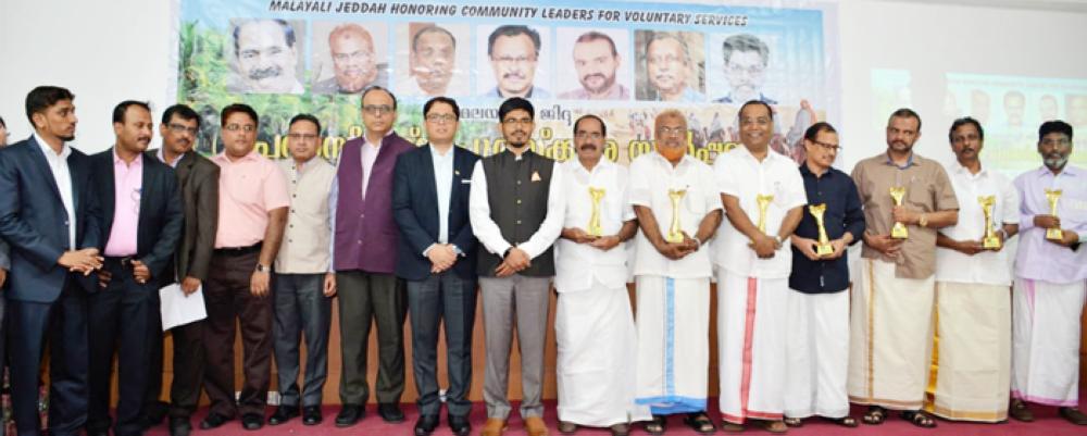 Indian Consul General Mohammed Noor Rahman Sheikh, Deputy Consul General and Haj Consul Mohammed Shahid Alam and other officials pose for a photo with winners of Indian community service award at the consulate hall in Jeddah on Sunday. — Photo by Bijuraj Ramanthali