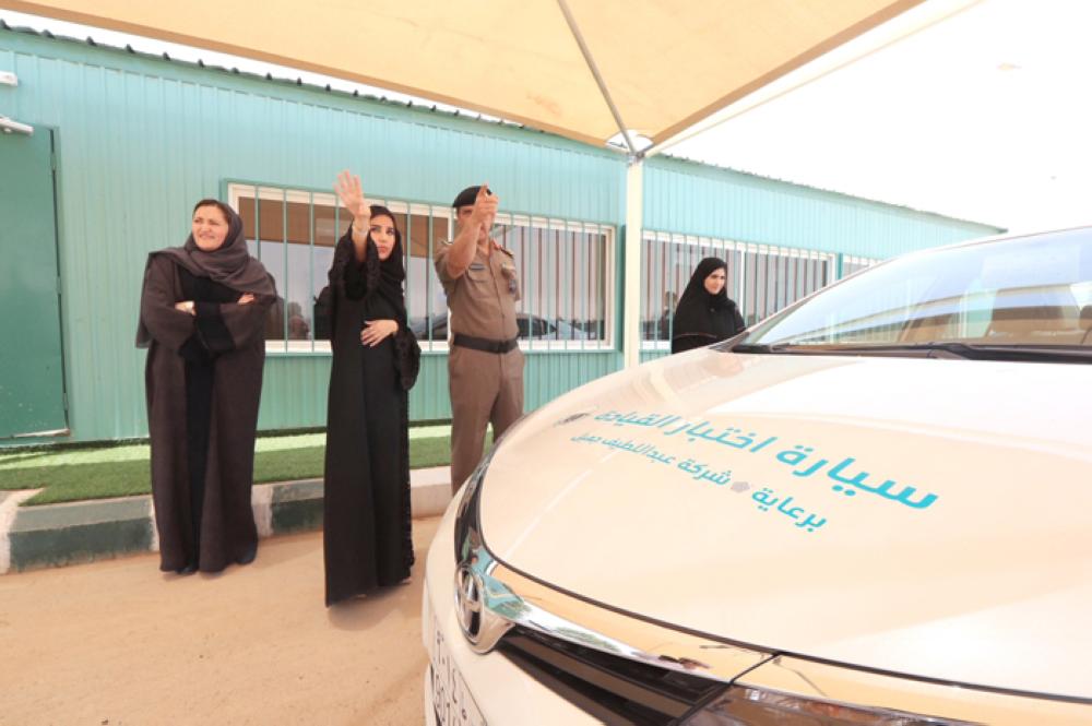 Saudis celebrate issuance of driving licenses to women
