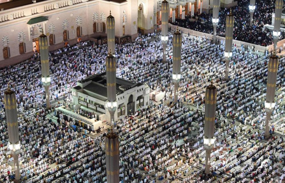 Over 2 million faithful throng Holy Mosques on 27th night of Ramadan