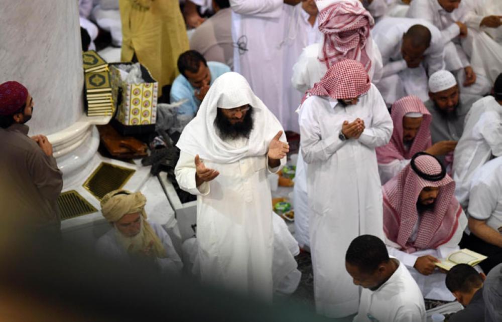 Over 2 million faithful throng Holy Mosques on 27th night of Ramadan