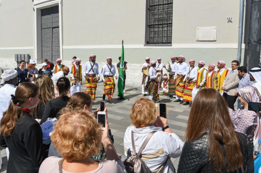 Visitors were treated to short film shows, traditional costumes, and musical performances, in addition to pavilions to highlight Arabic calligraphy, a Saudi hospitality and henna pavilion at the Saudi Cultural Exhibition, organized by Saudi Culture Authority (GCA) in Moscow. 