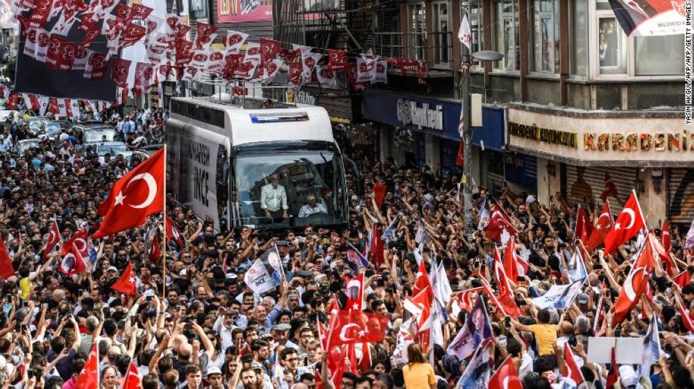 Muharrem Ince arriving at the Istanbul rally on June 10.