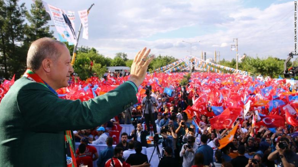 Muharrem Ince arriving at the Istanbul rally on June 10.