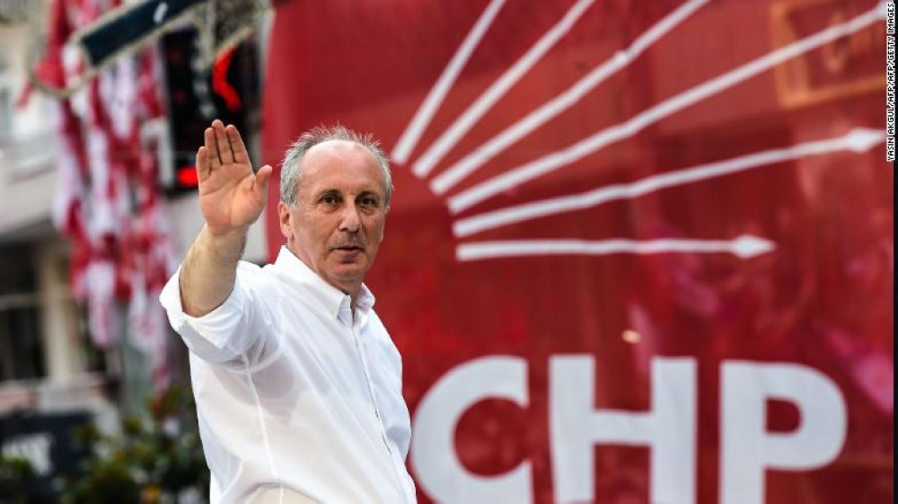 Muharrem Ince arriving at the Istanbul rally on June 10.