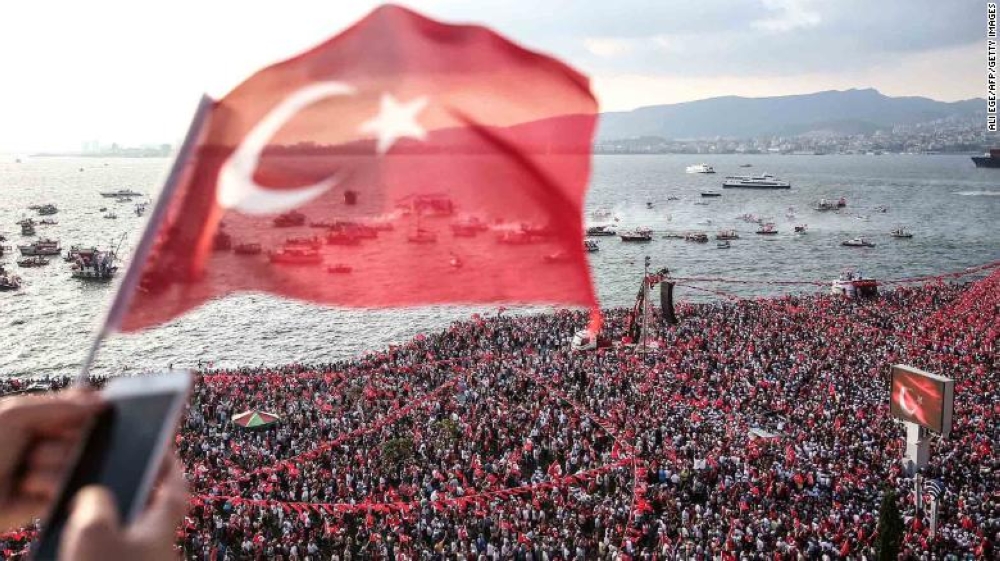 Muharrem Ince arriving at the Istanbul rally on June 10.