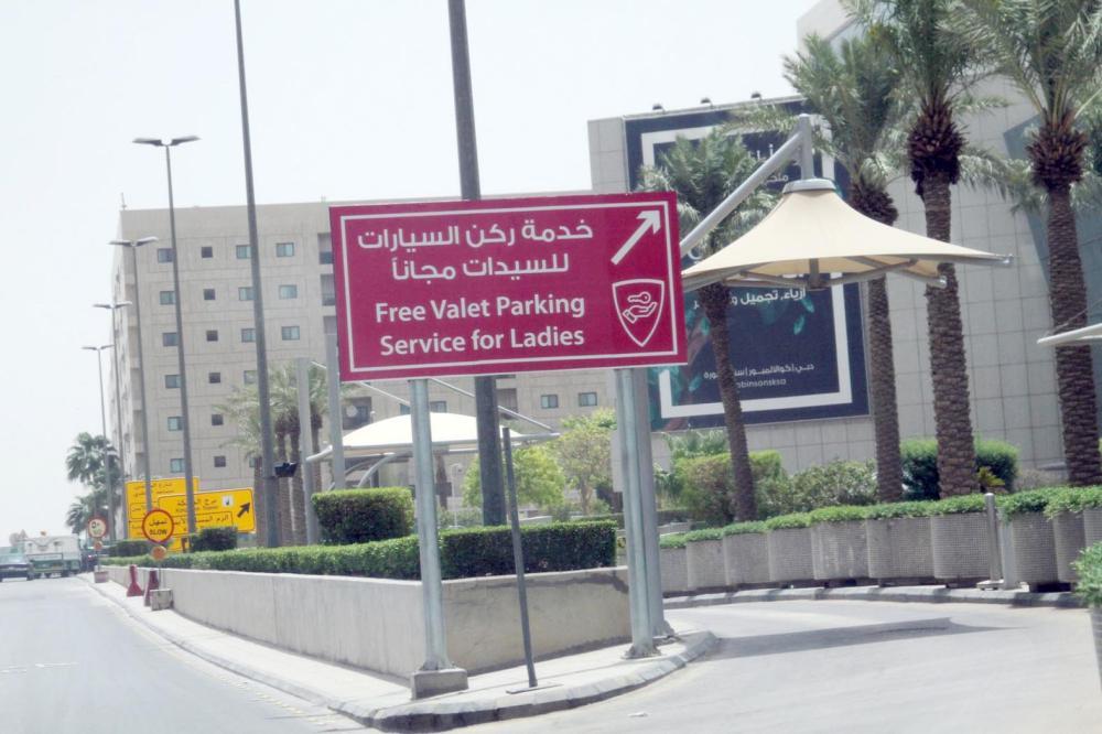 Many shopping malls and hotels have put up signs for special parking spaces and facilities for female drivers.