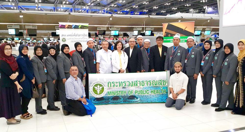 Deputy Interior Minister, Mr. Sutee Makboon (fifth from left), and Shiekhul Islam of Thailand, Mr. Aziz Phitakkumpon (on wheelchair) attended the Blessing Ceremony and seeing off the Thai hajj pilgrims at Hat Yai International airport in Thailand. — Courtesy photos