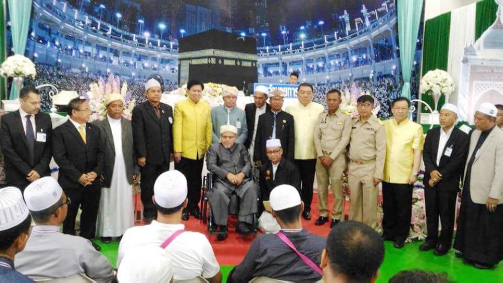 Deputy Interior Minister, Mr. Sutee Makboon (fifth from left), and Shiekhul Islam of Thailand, Mr. Aziz Phitakkumpon (on wheelchair) attended the Blessing Ceremony and seeing off the Thai hajj pilgrims at Hat Yai International airport in Thailand. — Courtesy photos
