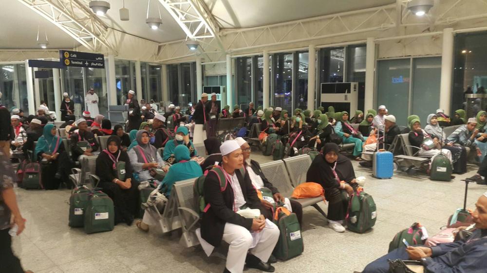 Deputy Interior Minister, Mr. Sutee Makboon (fifth from left), and Shiekhul Islam of Thailand, Mr. Aziz Phitakkumpon (on wheelchair) attended the Blessing Ceremony and seeing off the Thai hajj pilgrims at Hat Yai International airport in Thailand. — Courtesy photos
