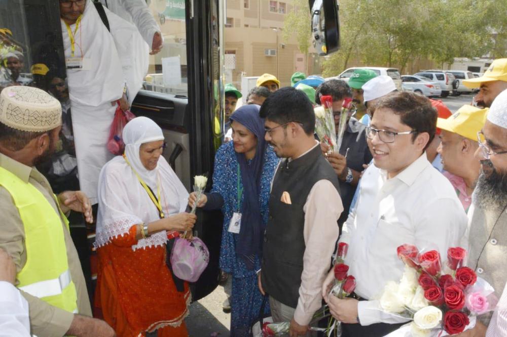 Indian Consul General Md. Noor Rahman Sheikh along with DCG/Consul (Haj) Mohd. Shahid Alam and Vice Consul (Haj)/In-Charge, Makkah Office Asif Saeed welcoming Indian pilgrims in Makkah. — Courtesy photos
