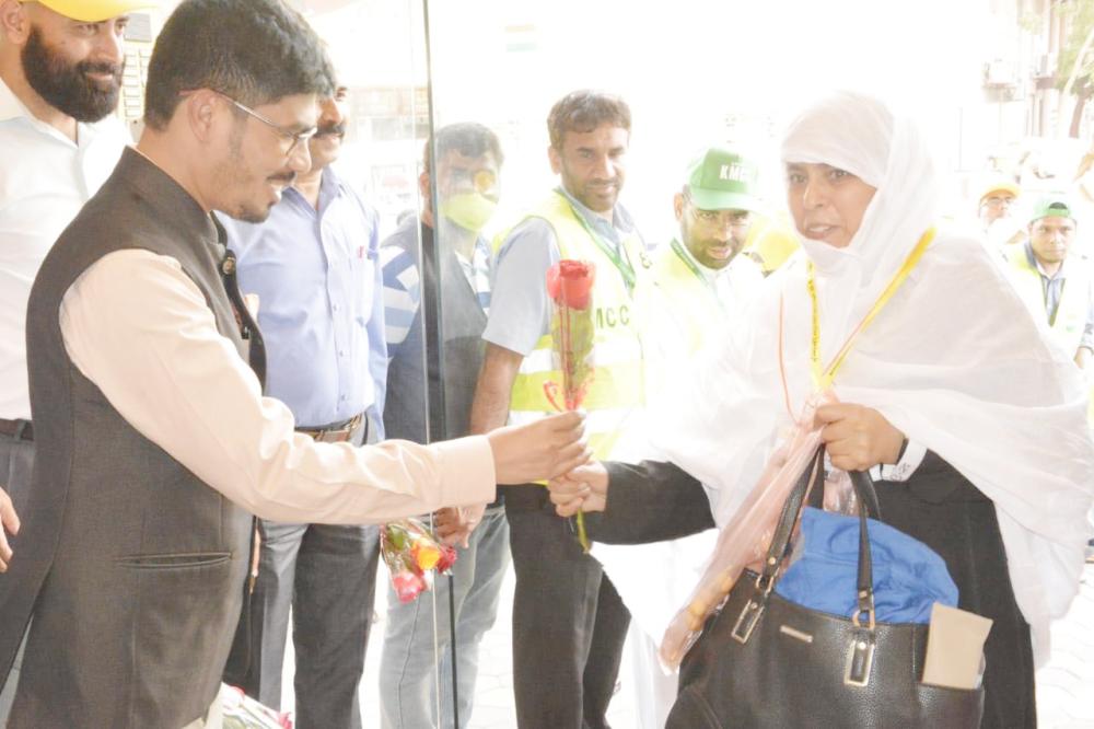 Indian Consul General Md. Noor Rahman Sheikh along with DCG/Consul (Haj) Mohd. Shahid Alam and Vice Consul (Haj)/In-Charge, Makkah Office Asif Saeed welcoming Indian pilgrims in Makkah. — Courtesy photos
