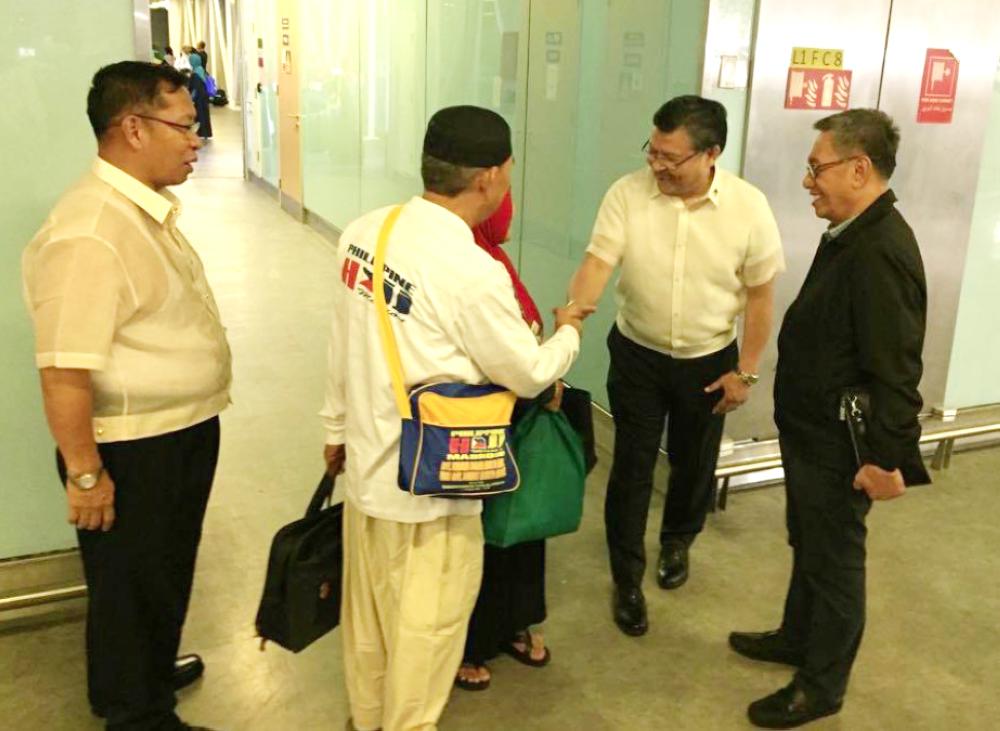 Ambassador Alonto welcomes the first batch of Filipino Pilgrims to this year’s Haj as they arrive at the Muhammad Bin Abdulaziz International Airport in Madinah. — Courtesy photos
