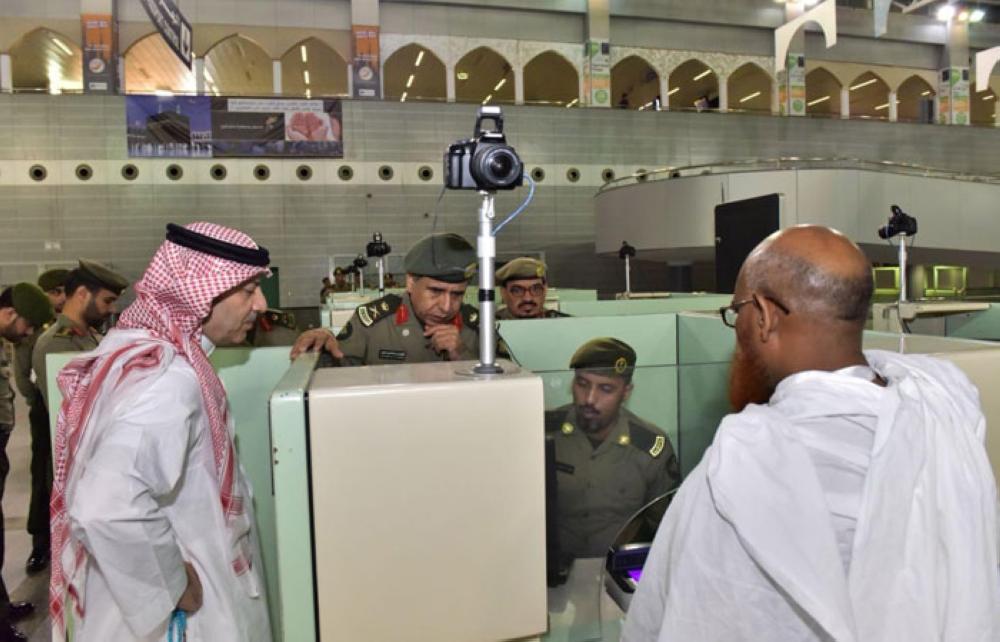 
Director General of Passports Maj. Gen. Sulaiman Al-Yahya inspects an immigration counter for pilgrims at the Haj terminal in Jeddah. — SPA