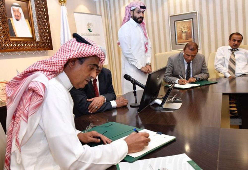 KSrelief signs three contracts to treat 500 injured