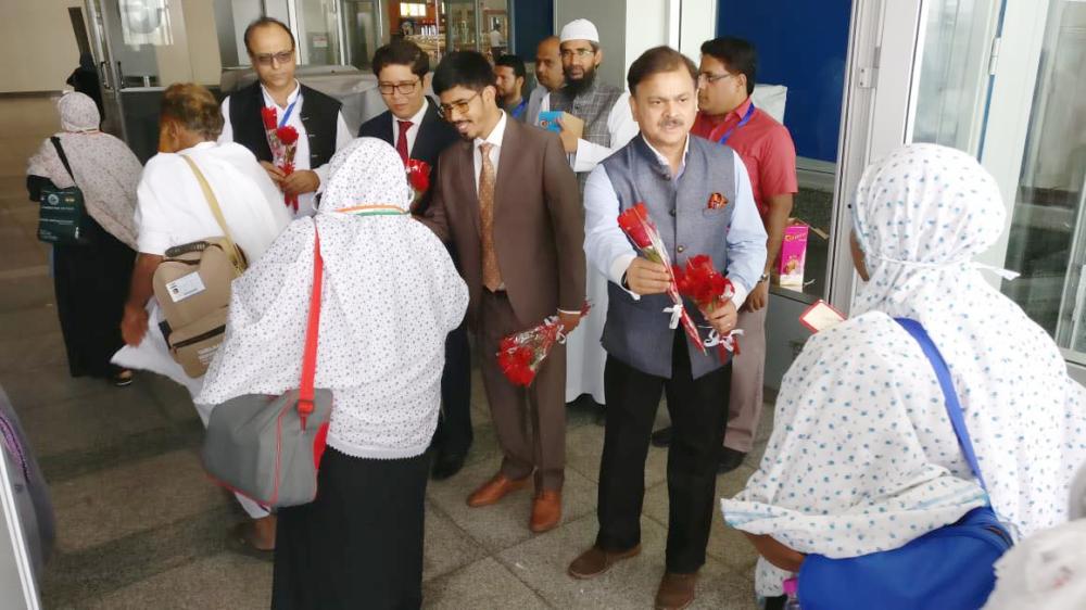 Indian pilgrims greeted at Haj terminal