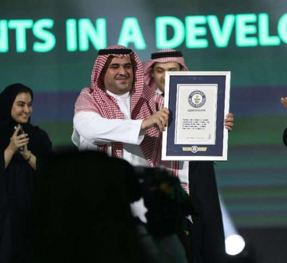 Saudi Arabia Hajj Hackathon organized by the Saudi Federation for Cybersecurity, Programming and Drones in Jeddah, has broken the Guinness World Record in terms of the number of participants topping 2,950 from over 100 countries.
This was announced on Thursday morning as Saud Al-Qahtani, Advisor at the Royal Court and chairman of the Saudi federation for cybersecurity and programming received the certificate from Ahmed Jaber, a judge from the Saudi Guinness World Record. Photo shows Saudi Al Qahtani raising the Guinness Book Certificate. — Courtesy photo